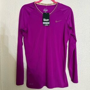 Nike Women's dry fit fitted Magenta Long Sleeve Tee size large NWT
